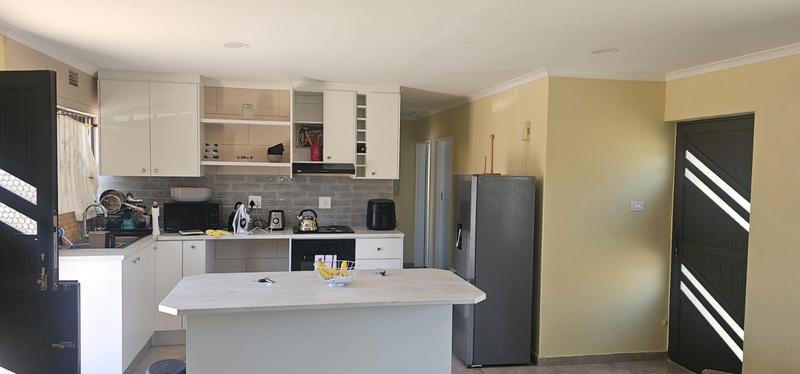 9 Bedroom Property for Sale in Mandalay Western Cape